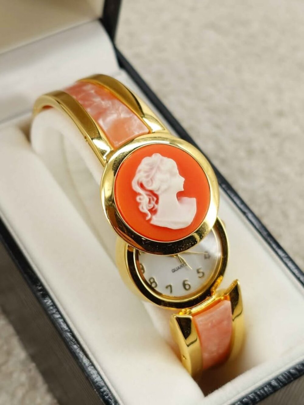 NEW Liebe Peek A Boo Ladies Quartz Watch Japan Mvt Gold Bangle Bracelet 23mm
